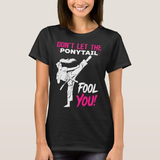 Don't Let The Ponytail Fool You Karate Funny Karat T-Shirt (Vorderseite)