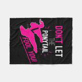Don't Let The Ponytail Fool You Karate Girl Funny  Fleecedecke (Vorderseite (Horizontal))