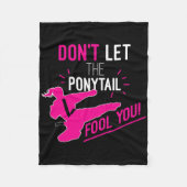 Don't Let The Ponytail Fool You Karate Girl Funny  Fleecedecke (Vorderseite)