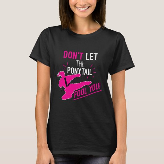 Don't Let The Ponytail Fool You Karate Girl Funny  T-Shirt (Vorderseite)