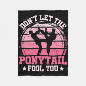 Don't Let The Ponytail Fool You Martial Art Karate Fleecedecke (Vorderseite)