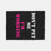 Don't Pet Me I'm Working Funny Service  Fleecedecke (Vorderseite (Horizontal))