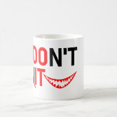 DON'T QUIT – Bold Red Motivation Design Kaffeetasse (Mittel)