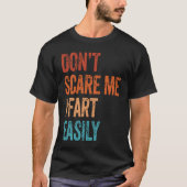 Don't Scare Me I Fart Easily Bathroom Adult Humor T-Shirt (Vorderseite)