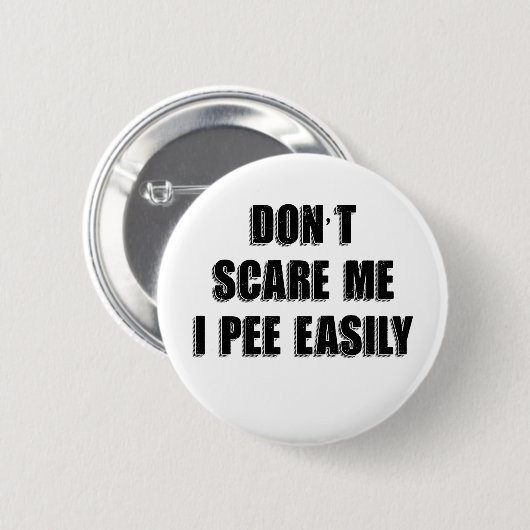 Dont Scare Me I Piss Easily Sarcastic Halloween Button (Vorne & Hinten)