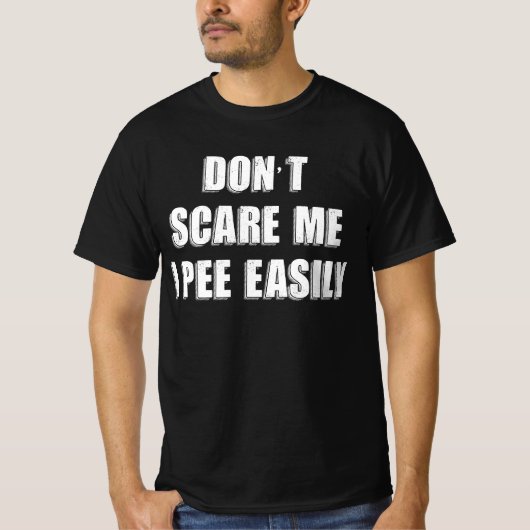 Dont Scare Me I Piss Easily Sarcastic Halloween T-Shirt (Vorderseite)