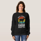 Don't Worry My Sheep Doesn't Bite Farming Animal Sweatshirt (Vorne ganz)