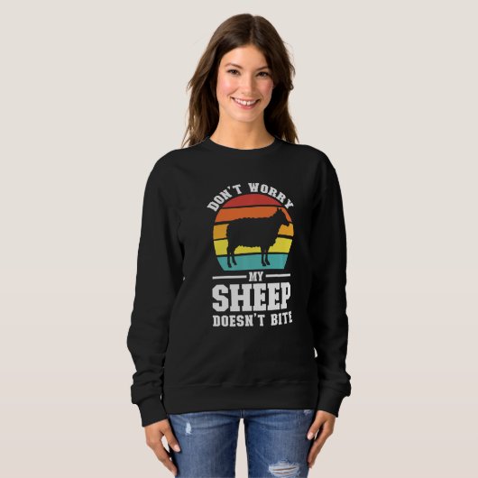 Don't Worry My Sheep Doesn't Bite Farming Animal   Sweatshirt (Vorne ganz)