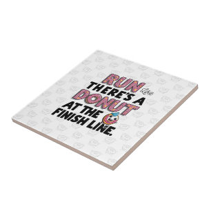 Donut auf der finish Line Funny Fitness Motivation Fliese
