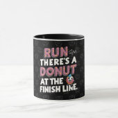 Donut auf der finish Line Funny Fitness Motivation Tasse (Zentrum)