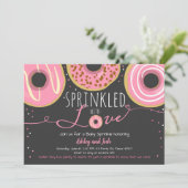 Donut Baby Sprinkle Pink Doughnut Girl Sprinkle Einladung (Stehend Vorderseite)