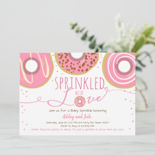 Donut Baby Sprinkle Pink Doughnut Girl Sprinkle Einladung (Stehend Vorderseite)