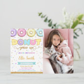 Donut Birthday Foto Einladung (Stehend Vorderseite)