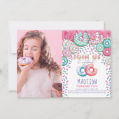Donut Birthday Foto Sprinkles farbenfroh Einladung (Vorderseite)