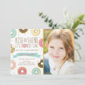 Donut Birthday Party Einladung Rise und Shine (Stehend Vorderseite)