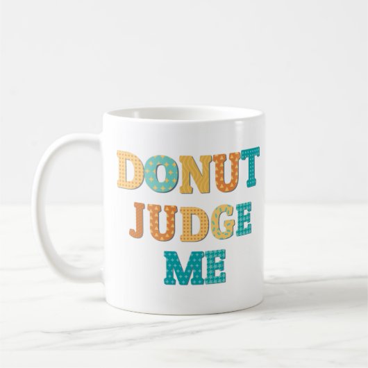 Donut Judge Me Funny Monogram Qoute Kaffeetasse (Links)