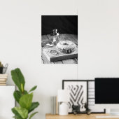 Donut Kuchen mit Eisglanz auf dem rustikalen Holzt Poster (Heimbüro)