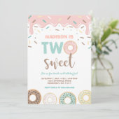 Donut Party Rosa: zwei süße Birthday einladen Einladung (Stehend Vorderseite)