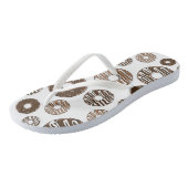 Donut Pattern, Chocolate Donuts, Karamel Donuts Badesandalen (Schrägansicht)