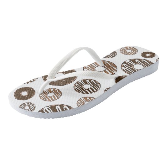 Donut Pattern, Chocolate Donuts, Karamel Donuts Badesandalen (Schrägansicht)