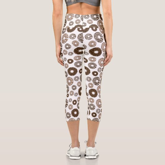Donut Pattern, Chocolate Donuts, Karamel Donuts Capri Leggings (Rückseite)
