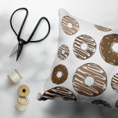 Donut Pattern, Chocolate Donuts, Karamel Donuts Kissenbezug