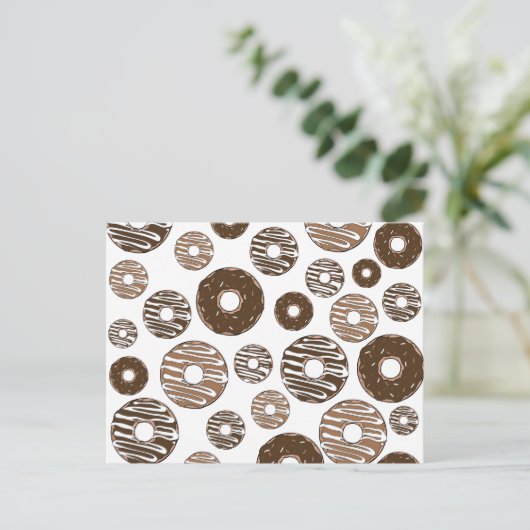 Donut Pattern, Chocolate Donuts, Karamel Donuts Postkarte (Stehend Vorderseite)