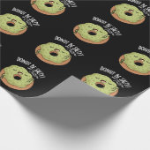 Donut sein salty Funny Donut Pun Dark BG Geschenkpapier (Ecke)