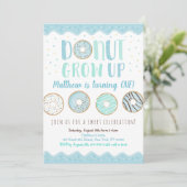 Donut wächst auf Blauer Donut Geburtstag Einladung (Stehend Vorderseite)