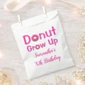 Donut wächst zum Geburtstag auf Geschenktütchen (Ausgeschnitten)