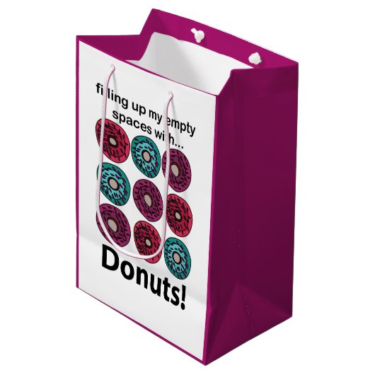 Donuts füllen meine leeren Räume mit Donuts Mittlere Geschenktüte (Vorderseite Schrägansicht)