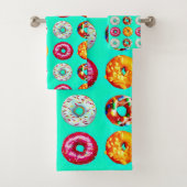 Donuts on turquoise badhandtuch set (Insitu)