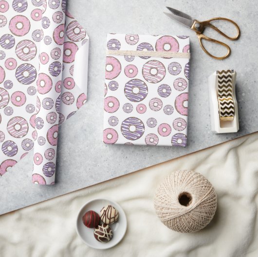 Donuts, rosa Donuts, Lila Donuts Geschenkpapier (Kunsthandwerk)