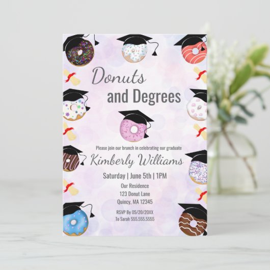 Donuts und Degrees Abschluss Brunch Einladung (Stehend Vorderseite)