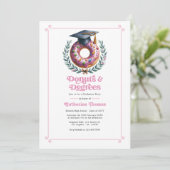 Donuts und Degrees Graduation Party Foto Einladung (Stehend Vorderseite)