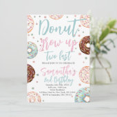 Donuts wachsen zwei schnelle Wasserfarbenmädchen z Einladung (Stehend Vorderseite)