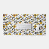 Doodle-Blume und -Blätter in Gelb und Schwarz Schreibtischunterlage (Tastatur & Maus)