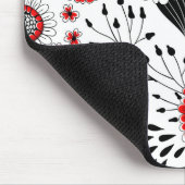 Doodle-Blume und -Blätter in Rot und Schwarz Mousepad (Ecke)
