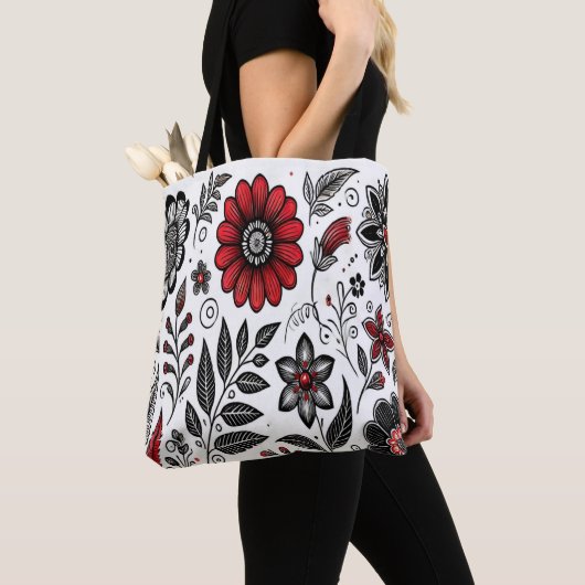 Doodle-Blume und -Blätter in Rot und Schwarz Tasche (Von Nahem)