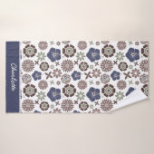 Doodle Blumenmuster personalisierter Name Badehandtuch (Badehandtuch)