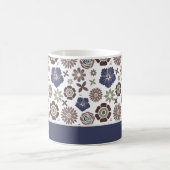 Doodle Blumenmuster personalisierter Name Kaffeetasse (Mittel)