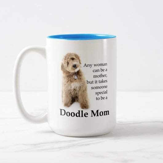 Doodle Dog Mama Zweifarbige Tasse (Links)