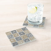 Doodle geometrisches, Vintages abstraktes Muster. Glasuntersetzer (Schrägansicht)