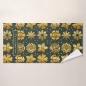 Doodle goldfarbenes Blumenmuster personalisierter Badehandtuch (Badehandtuch)