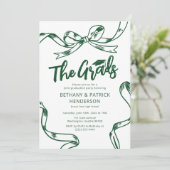 Doodle Green Bow Joint Graduation Party Einladung (Stehend Vorderseite)