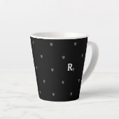 Doodle-Herzmuster Schwarz-Rotes Monogramm Initial Milchtasse (Rechte Ecke)