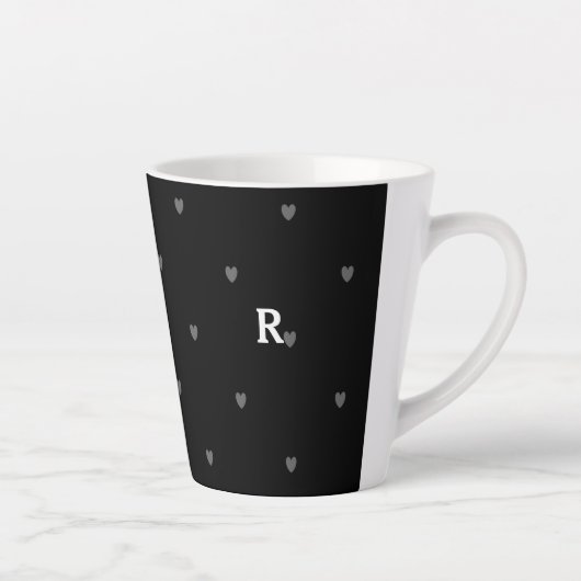 Doodle-Herzmuster Schwarz-Rotes Monogramm Initial Milchtasse (Rechts)