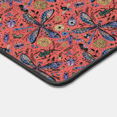 Doodle-Käfer auf Korallenrot Schreibtischunterlage (Ecke)