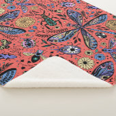 Doodle-Käfer auf Korallenrot Sherpadecke (3/4)