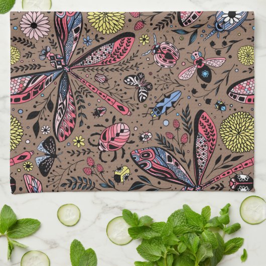 Doodle-Käfer auf mocha-braun Geschirrtuch (Gefaltet)